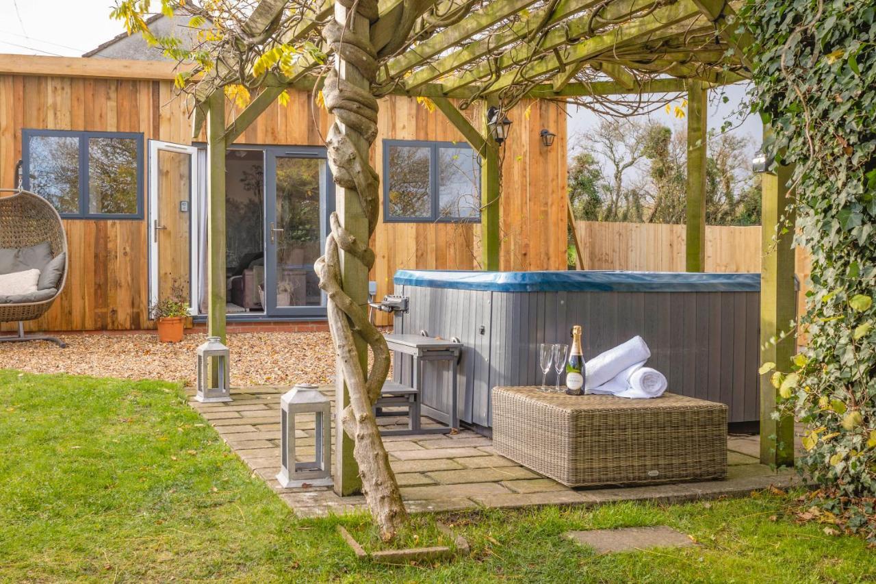 Log Cabin Near Bath Chippenham  Exterior photo